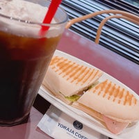 Photo taken at TORAJA COFFEE by はる on 7/8/2022