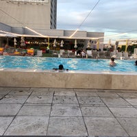 Foto scattata a Picnic Pool at Downtown Grand da Vera il 3/31/2018