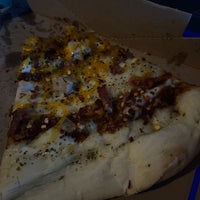 Foto tomada en Dimo&amp;#39;s Pizza  por Babs el 8/8/2021