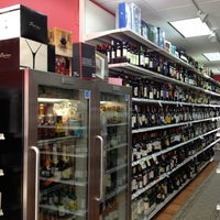 6/8/2013에 Frank님이 Clearview 35 Wine &amp; Liquor에서 찍은 사진