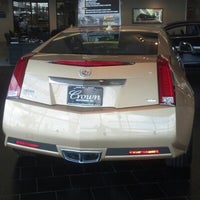 Das Foto wurde bei Crown Cadillac von Adam R. am 10/18/2012 aufgenommen