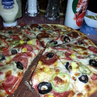 รูปภาพถ่ายที่ Pizza Napoli โดย Betül Bircan Ş. เมื่อ 2/6/2013