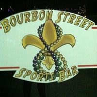 7/14/2013 tarihinde Cynthia N.ziyaretçi tarafından Bourbon Street Sports Bar'de çekilen fotoğraf