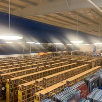 Photo prise au McKay Used Books, CDs, Movies &amp;amp; More par Kevin N. le12/11/2021
