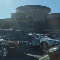 Photo taken at Super H Mart by Tummy _minicoopy p. on 12/28/2022