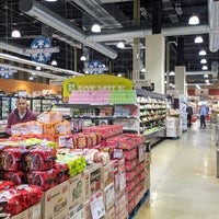Photo taken at Super H Mart by Tummy _minicoopy p. on 12/28/2022