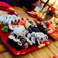 Foto tirada no(a) Oishii Sushi por Paweł O. em 8/6/2014