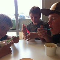 7/28/2014 tarihinde Kim S.ziyaretçi tarafından Spoons Yogurt - Bryan'de çekilen fotoğraf