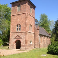 Foto diambil di Historic St. Luke&amp;#39;s Church Museum oleh Brian B. pada 4/24/2013