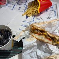 รูปภาพถ่ายที่ McDonald&amp;#39;s โดย 🇵🇭 Jac 🇨🇷 เมื่อ 10/3/2022