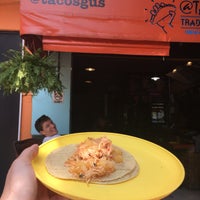 Foto tirada no(a) Tacos Gus por Joel G. em 6/2/2017