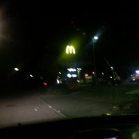 รูปภาพถ่ายที่ McDonald&amp;#39;s โดย Rob v. เมื่อ 9/18/2012