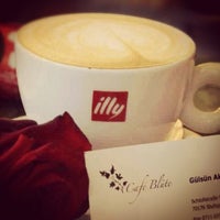 12/28/2012 tarihinde Tice A.ziyaretçi tarafından Café Blüte'de çekilen fotoğraf