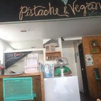 Photo taken at Verde Vegan y Verde Pistache by Rosario R. on 8/8/2017