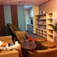 รูปภาพถ่ายที่ The Family Lounge @ Plaza Singapura โดย H L K. เมื่อ 1/26/2013