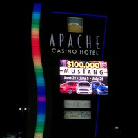 Foto tomada en Apache Casino Hotel  por Druanna :. el 7/25/2015