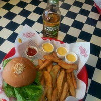 Photo taken at Fuddruckers by Ariana on 11/4/2012