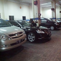Photo taken at CATS (Car Automotive And Tire Service) - Tomang by Hendryco C. on 9/16/2012