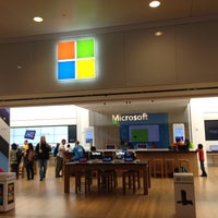 Photo taken at Microsoft Store by Yahya A. on 5/14/2013