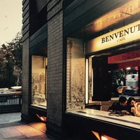 Foto tirada no(a) Benvenuto Cafe Tribeca por glyka em 3/1/2016