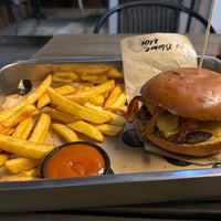 Foto diambil di Burger Ltd oleh Max B. pada 10/2/2023