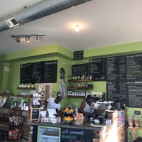 Foto tomada en Brewer&amp;#39;s Cafe  por Rhea J. el 4/14/2018