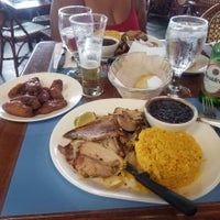 Foto diambil di Sazon Cuban Cuisine oleh Cherron T. pada 8/31/2019