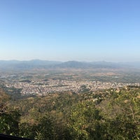 Foto diambil di Kaystros Taş Ev Restaurant oleh Muge O. pada 8/31/2017