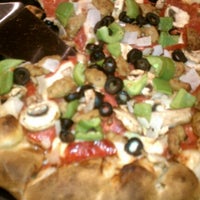 รูปภาพถ่ายที่ Grand Pizza โดย Jeighsen ®. เมื่อ 9/22/2012