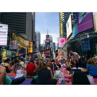 6/22/2014にMichelle F.がSolstice In Times Squareで撮った写真
