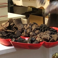 9/15/2018 tarihinde Jen S.ziyaretçi tarafından Angell &amp;amp; Phelps Chocolate Factory'de çekilen fotoğraf
