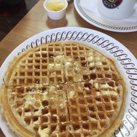 Photo taken at Waffle House by Mandi P. on 11/5/2016