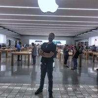 Photo taken at Apple Oakridge by Jordan G. on 9/27/2017