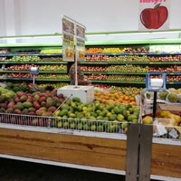 Photo taken at Supermercados Guanabara by Leandro F. on 9/29/2012