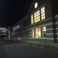 Foto tirada no(a) Stop &amp;amp; Shop por Brad S. em 11/8/2018