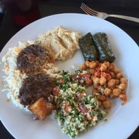 Снимок сделан в Zeytin Mediterranean Grill пользователем Andrew S. 8/18/2017