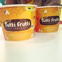 Photo taken at Tutti Frutti Frozen Yogurt by Ali N. on 7/25/2014