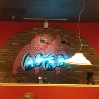 Foto scattata a Red Hot &amp;amp; Blue  -  Barbecue, Burgers &amp;amp; Blues da MisterEastlake il 8/28/2018