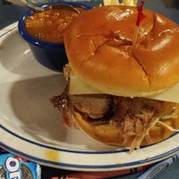 Foto tomada en Red Hot &amp;amp; Blue  -  Barbecue, Burgers &amp;amp; Blues  por MisterEastlake el 8/28/2018