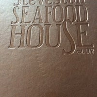 Foto tirada no(a) Steveston Seafood House por Bryan B. em 3/27/2015