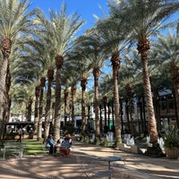 Foto diambil di Scottsdale Quarter oleh Ross S. pada 2/29/2024