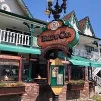 7/13/2018 tarihinde Ross S.ziyaretçi tarafından Newport Beach Brewing Co.'de çekilen fotoğraf