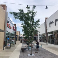 Das Foto wurde bei Hilldale Shopping Center von Ross S. am 6/28/2020 aufgenommen