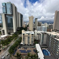 Снимок сделан в Courtyard by Marriott Waikiki Beach пользователем Ross S. 1/30/2024