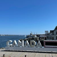 Foto diambil di Halifax Marriott Harbourfront Hotel oleh Ross S. pada 8/13/2022