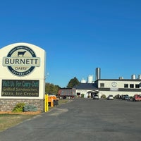 Foto tirada no(a) Burnett Dairy Cooperative por Ross S. em 9/23/2021