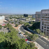 รูปภาพถ่ายที่ Albuquerque Marriott โดย Ross S. เมื่อ 6/20/2021