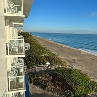 Photo taken at Courtyard by Marriott Hutchinson Island Oceanside/Jensen Beach by Ross S. on 1/13/2023