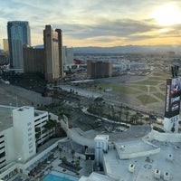 Photo taken at W Las Vegas by Benoît G. on 3/31/2018
