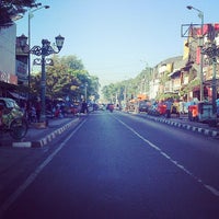 Photo taken at Malioboro street ( Yogyakarta - Indonesia ) by Nurulita F. on 8/15/2013